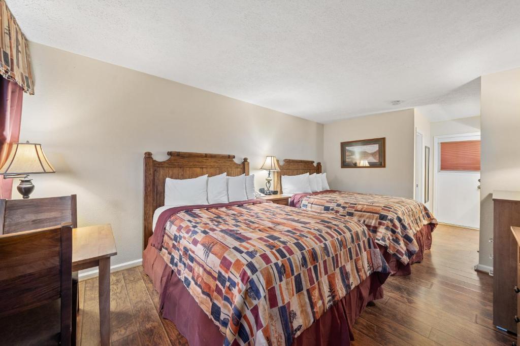 Jonathan Creek Inn and Villas - Superior Queen Room