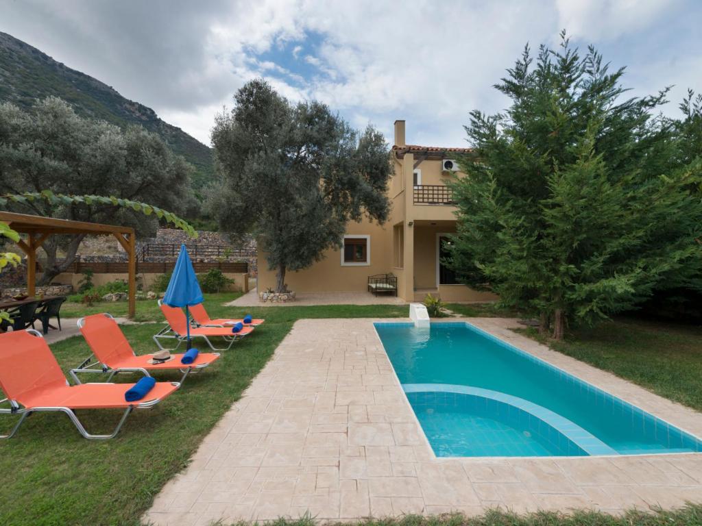 Bazén v ubytování Villa Pathos by Interhome nebo v jeho okolí
