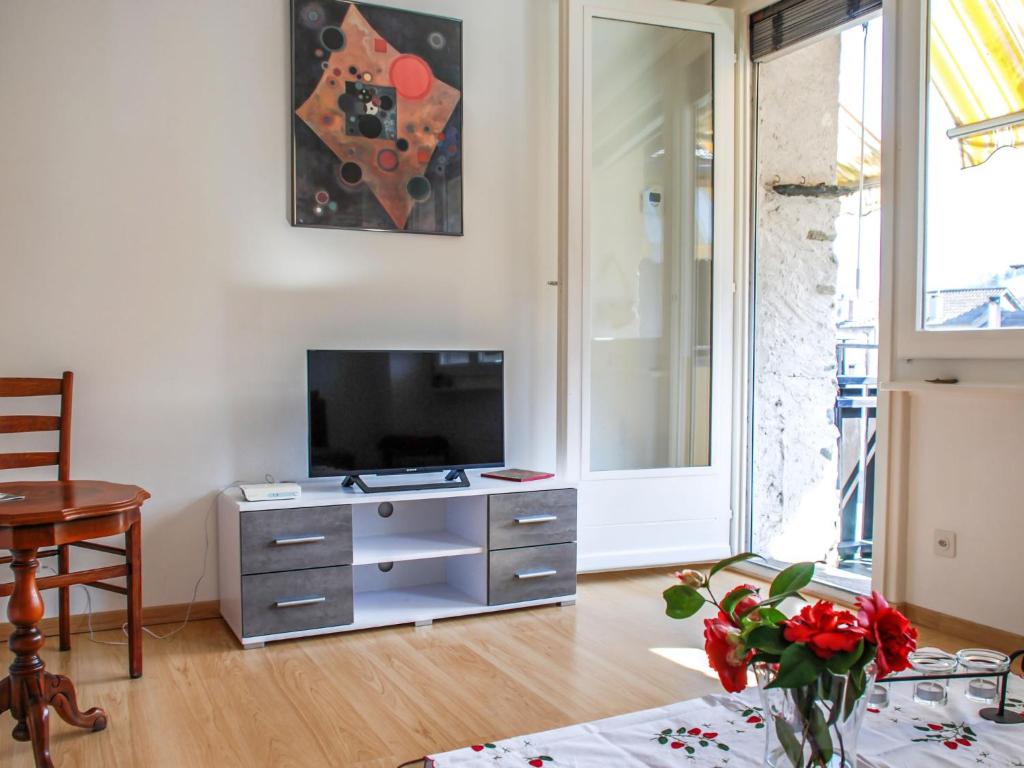 TV a/nebo společenská místnost v ubytování Apartment Ca' dal Pio by Interhome
