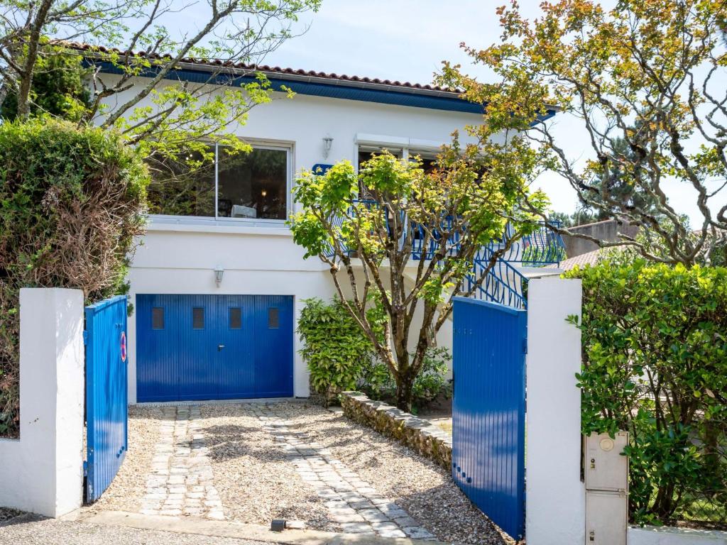 a blue gate in front of a white house at Apartment Les Mâts-1 by Interhome in Saint-Palais-sur-Mer