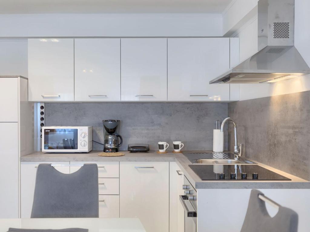 Kuchnia lub aneks kuchenny w obiekcie Apartment Meden by Interhome