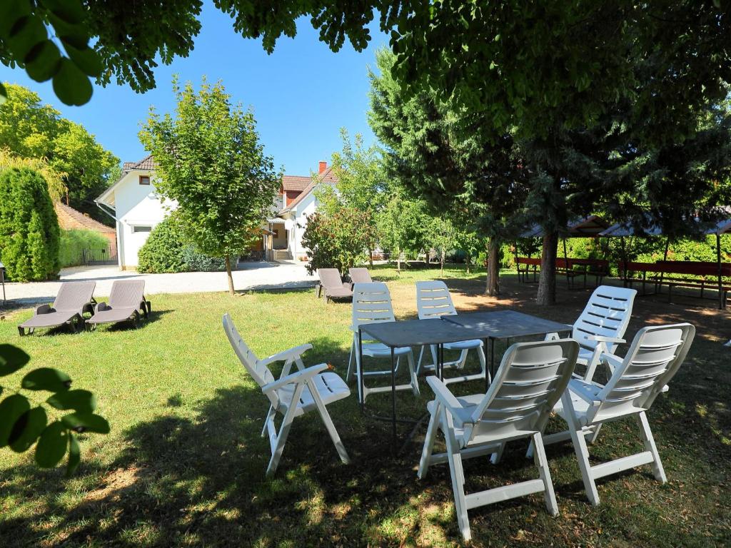 Vonkajšia záhrada v ubytovaní Apartment Moni 2 by Interhome