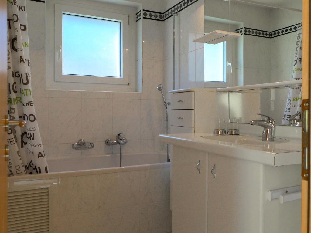 Koupelna v ubytování Apartment St- Bernhard by Interhome