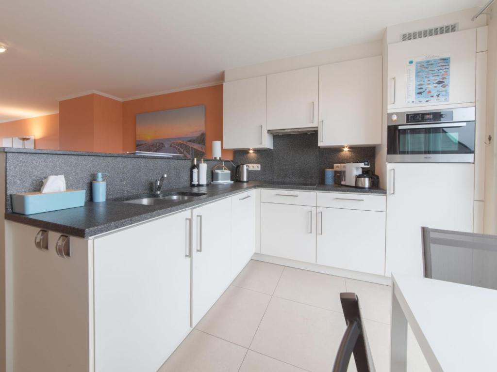 Kuchyň nebo kuchyňský kout v ubytování Apartment Paul's parklane by Interhome