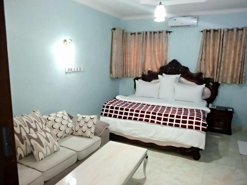 De Vegas , Nnewi - Housity