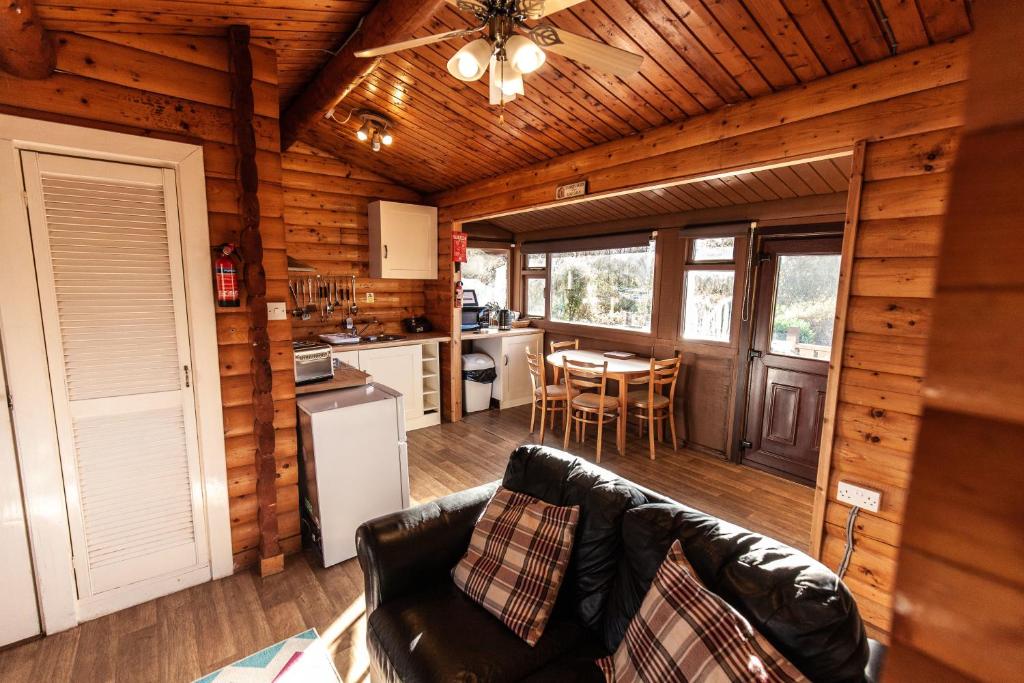Gallery image of Rural Log Cabin Retreat In The Heart Of Snowdonia By Seren Property in Trawsfynydd
