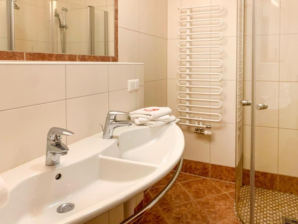 A bathroom at Apartment Appartement 3 by Interhome