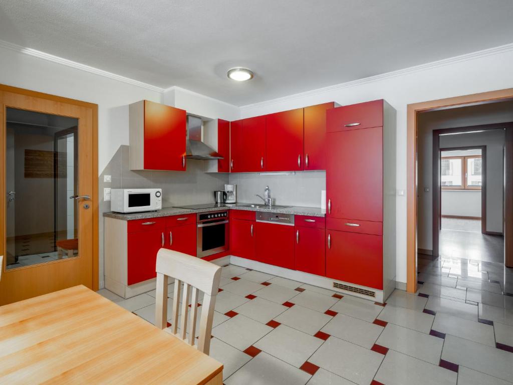 A kitchen or kitchenette at Apartment Appartement 3 by Interhome