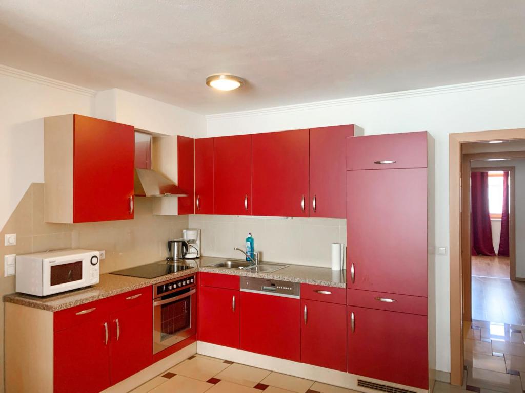 A kitchen or kitchenette at Apartment Appartement 3 by Interhome
