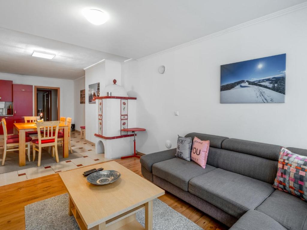 A seating area at Apartment Appartement 3 by Interhome