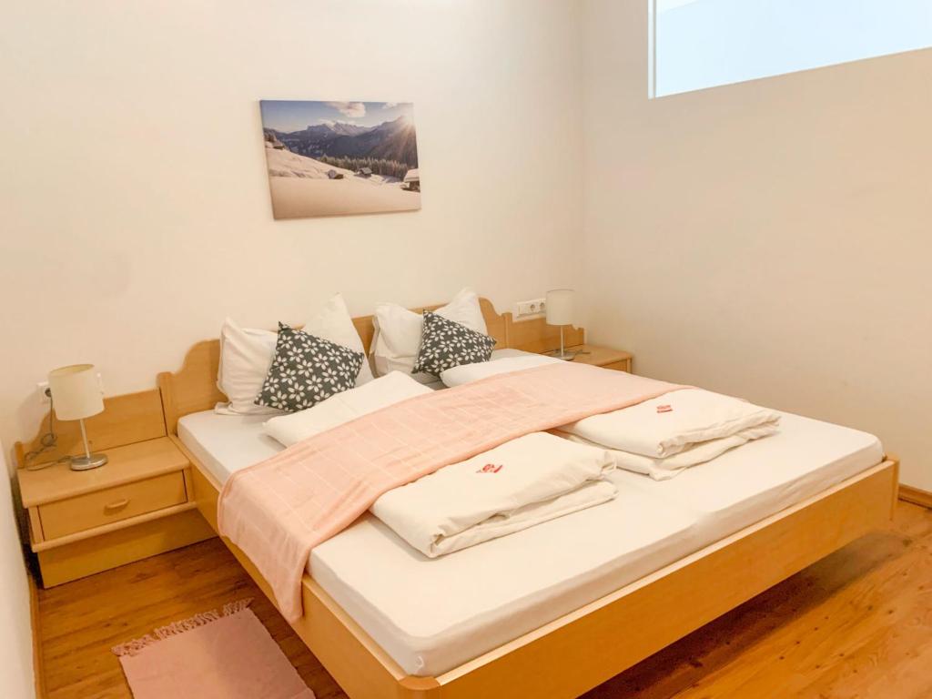 A bed or beds in a room at Apartment Appartement 3 by Interhome
