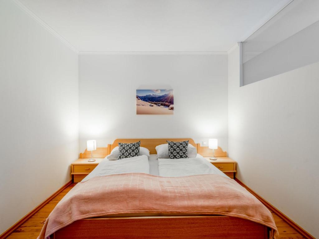 A bed or beds in a room at Apartment Appartement 3 by Interhome