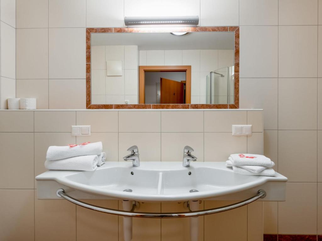 A bathroom at Apartment Appartement 3 by Interhome