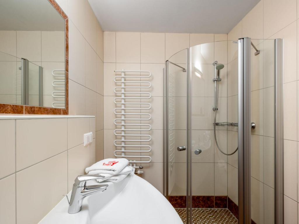 A bathroom at Apartment Appartement 3 by Interhome