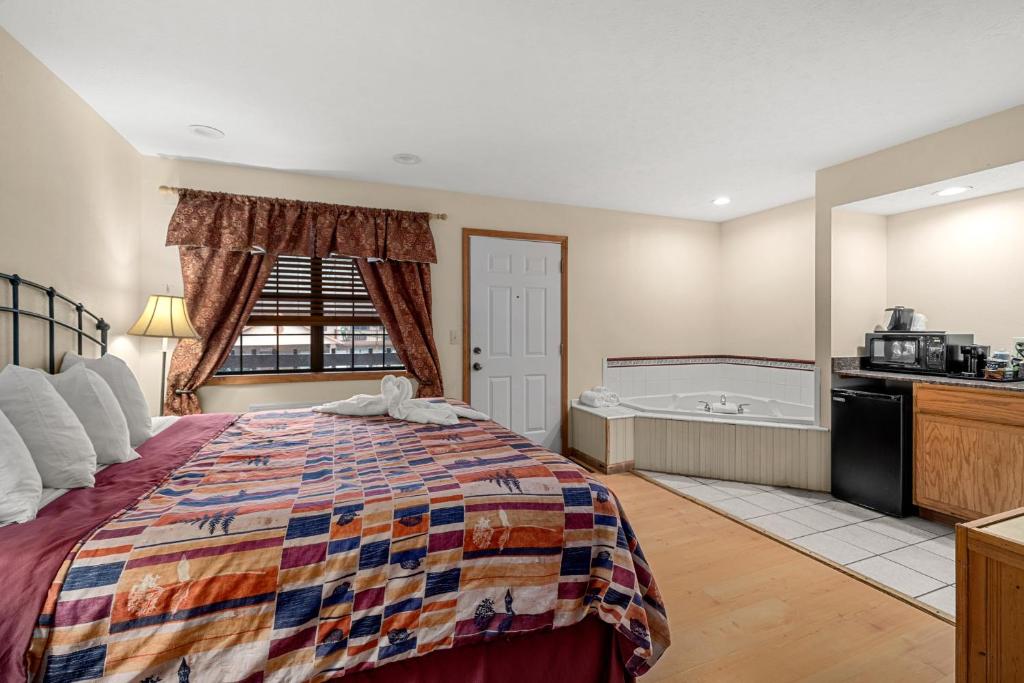 Jonathan Creek Inn and Villas - Deluxe King Suite