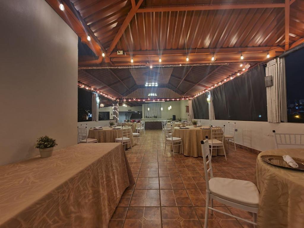 Restaurace v ubytování Humuya Inn
