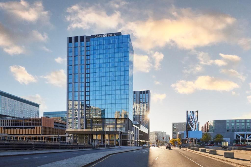 31 Dreamy Hotels Near Northeastern University 19 Omni Boston Hotel at the Seaport image