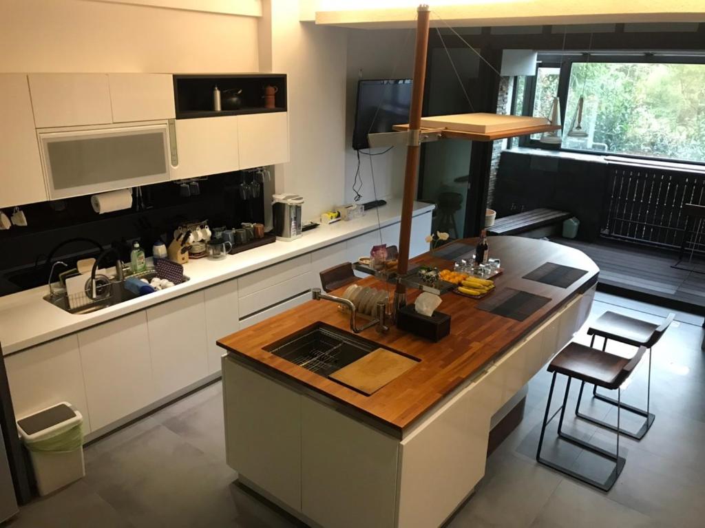 Kuchyň nebo kuchyňský kout v ubytování 礁溪好好沐溫泉MoonVilla具電動車充電樁