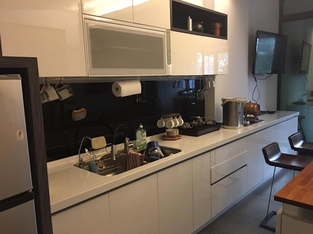 Kuchyň nebo kuchyňský kout v ubytování 礁溪好好沐溫泉MoonVilla具電動車充電樁