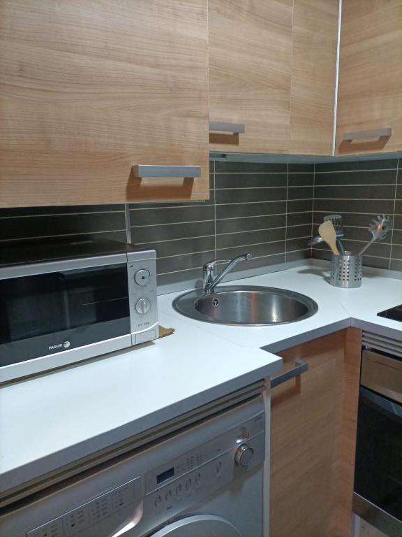 Kuchyň nebo kuchyňský kout v ubytování Relájate en Ramales de la Victoria, apartamento con piscina y parking