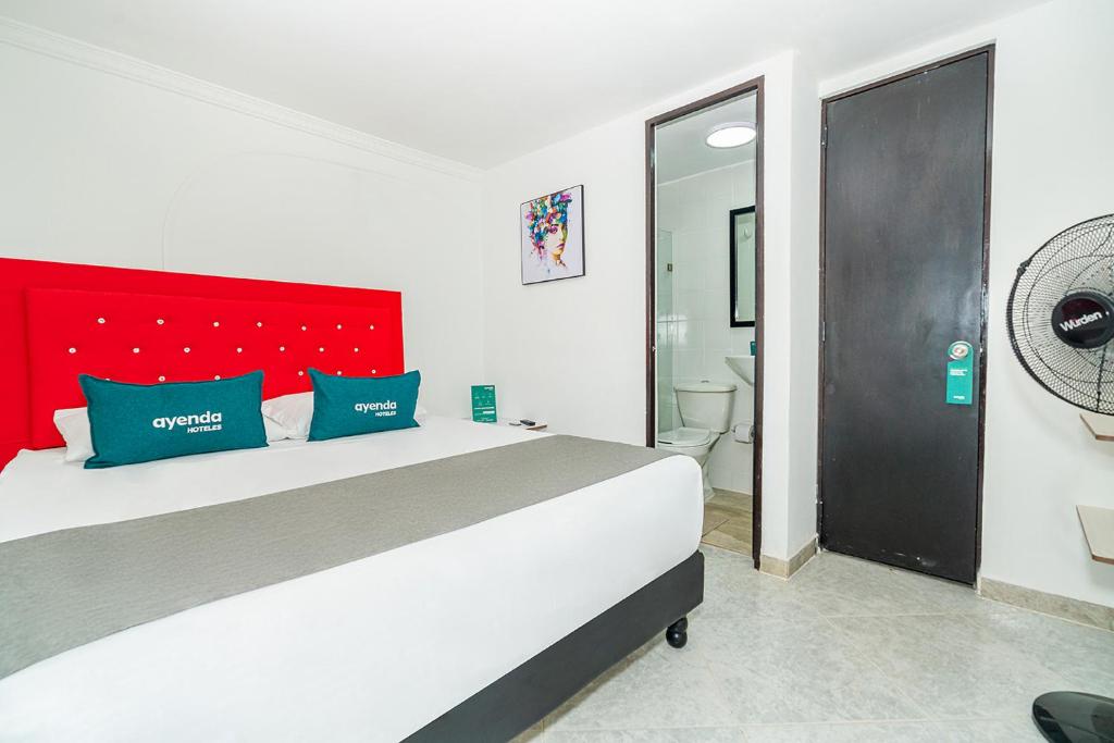 Postel nebo postele na pokoji v ubytování Ayenda Casa San Pablo