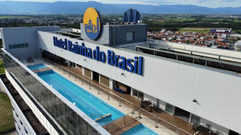Bazén v ubytování Hotel Rainha do Brasil nebo v jeho okolí