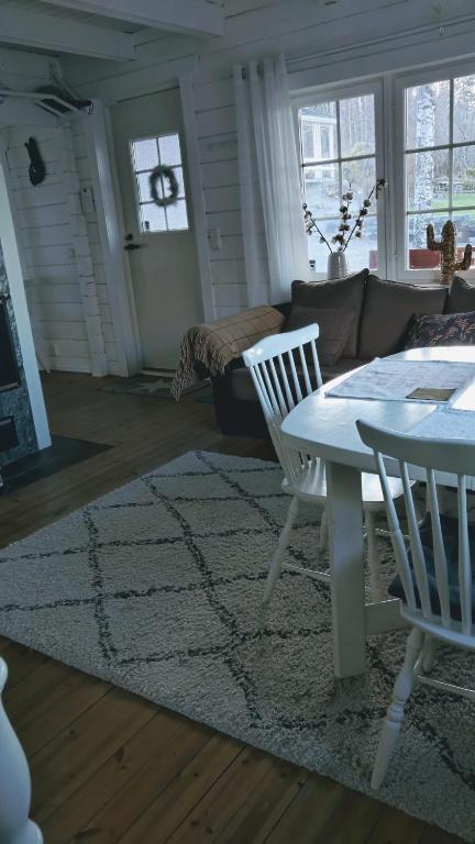 3 Bedroom Cottage with Sauna by the Sea - Maison De Trois Chambres