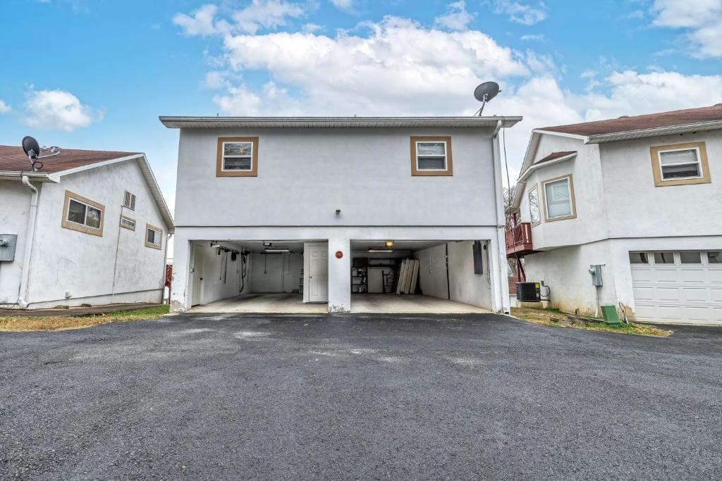 LAKEFRONT 7 MIN to OAKLAWN & 10 MIN to DOWNTOWN STR License #A22-0004 - Villa De Dos Dormitorios