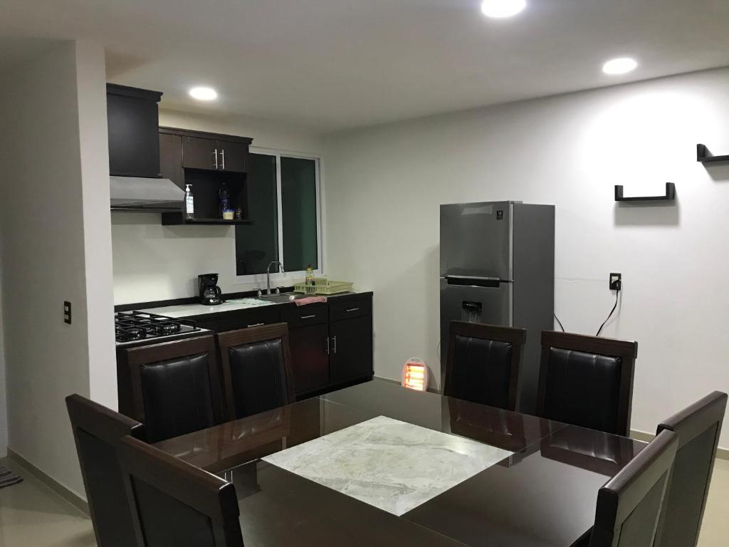 Kuchyň nebo kuchyňský kout v ubytování Casa minimalista tranquila y acogedora, con garage