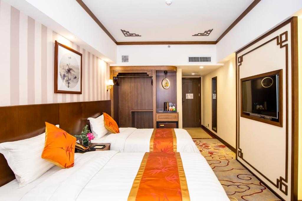 Postel nebo postele na pokoji v ubytování Fu Hua Hotel