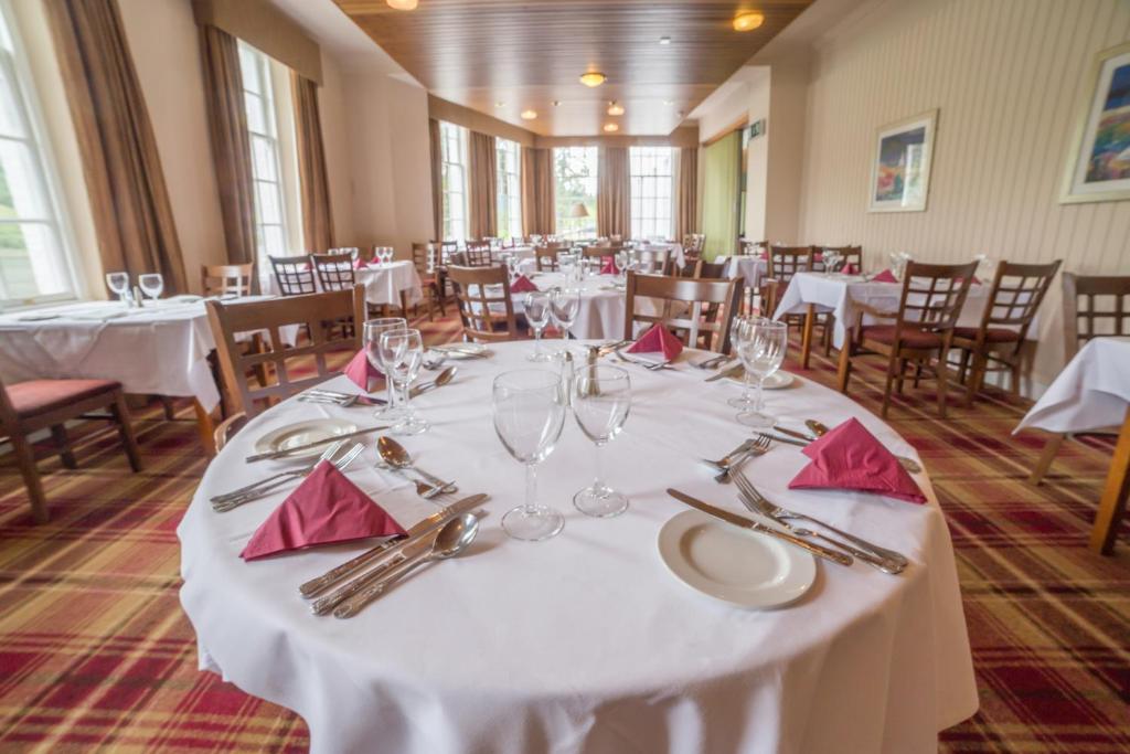 Restaurace v ubytování Arrochar Hotel 'A Bespoke Hotel'