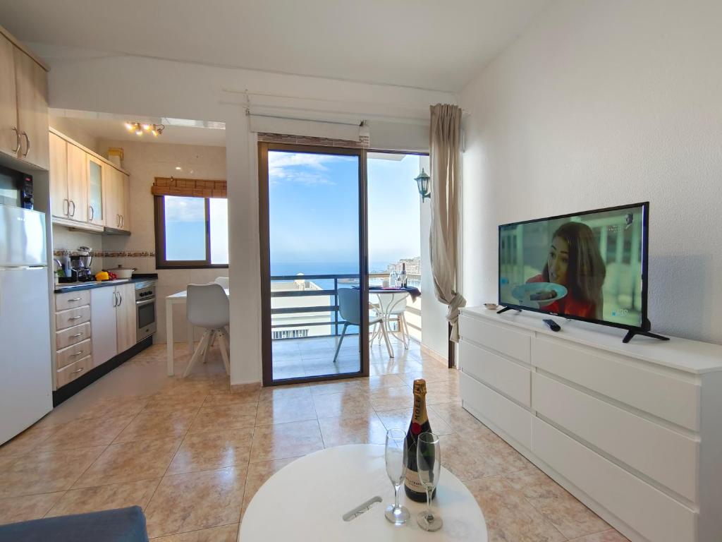 Apartment with Sea Views Near Patalava Beach