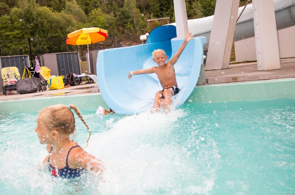 Bazén v ubytování Hafsten Resort nebo v jeho okolí