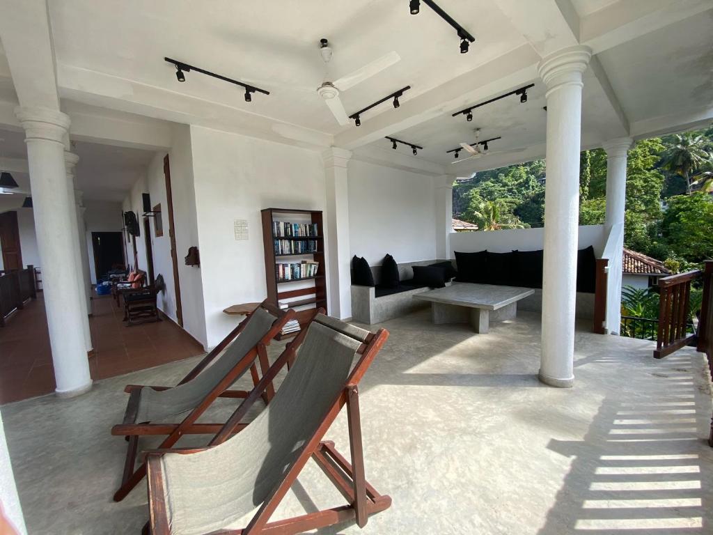 Posezení v ubytování Unawatuna Nor Lanka Hotel