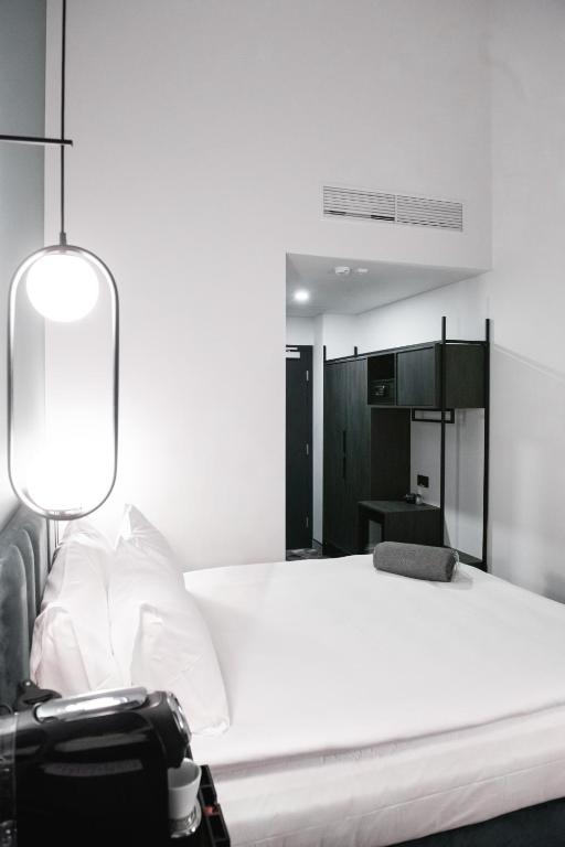 Łóżko lub łóżka w pokoju w obiekcie Loop Hotel Vilnius