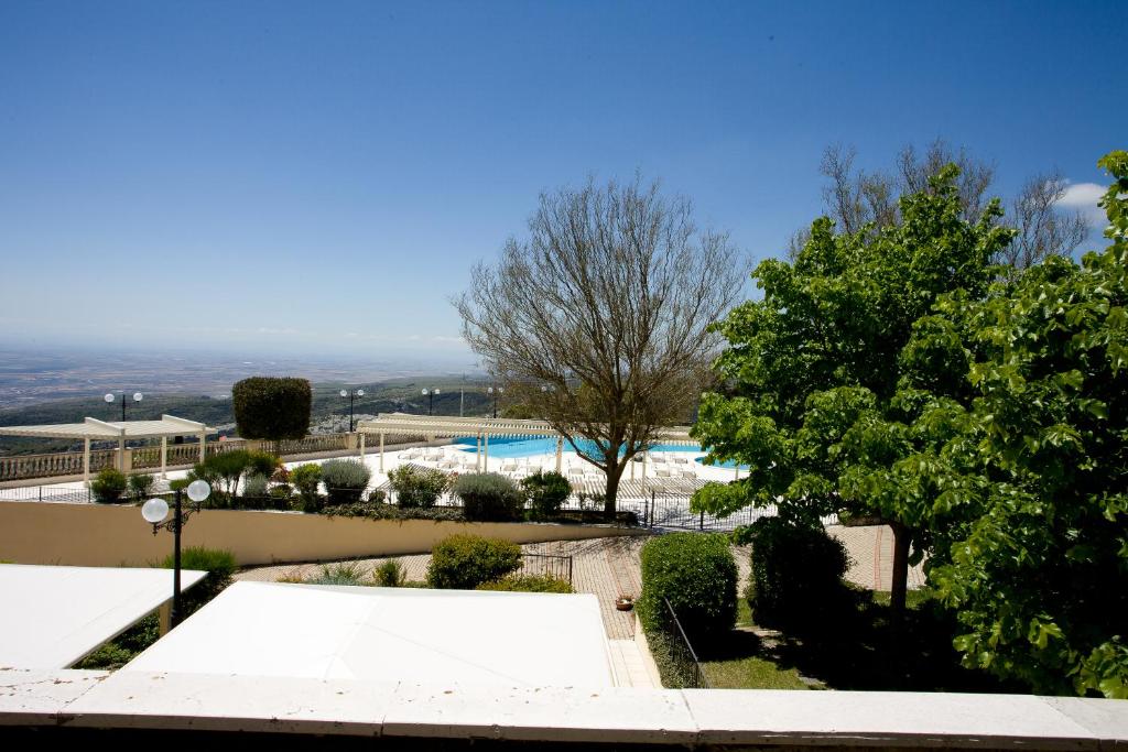 Bazén v ubytování Palace Hotel San Michele nebo v jeho okolí