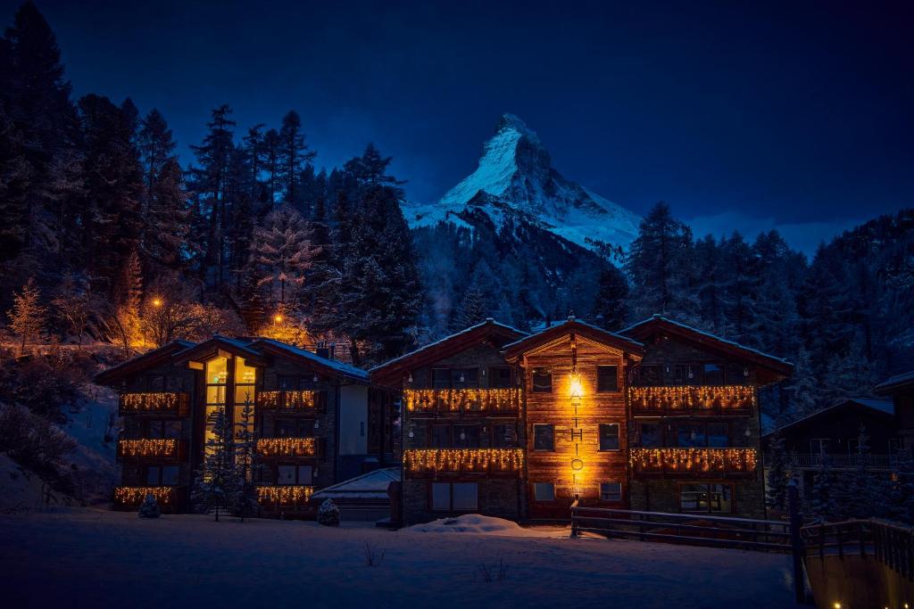 Nespecifikovaný výhled na hory nebo výhled na hory při pohledu z hotelu