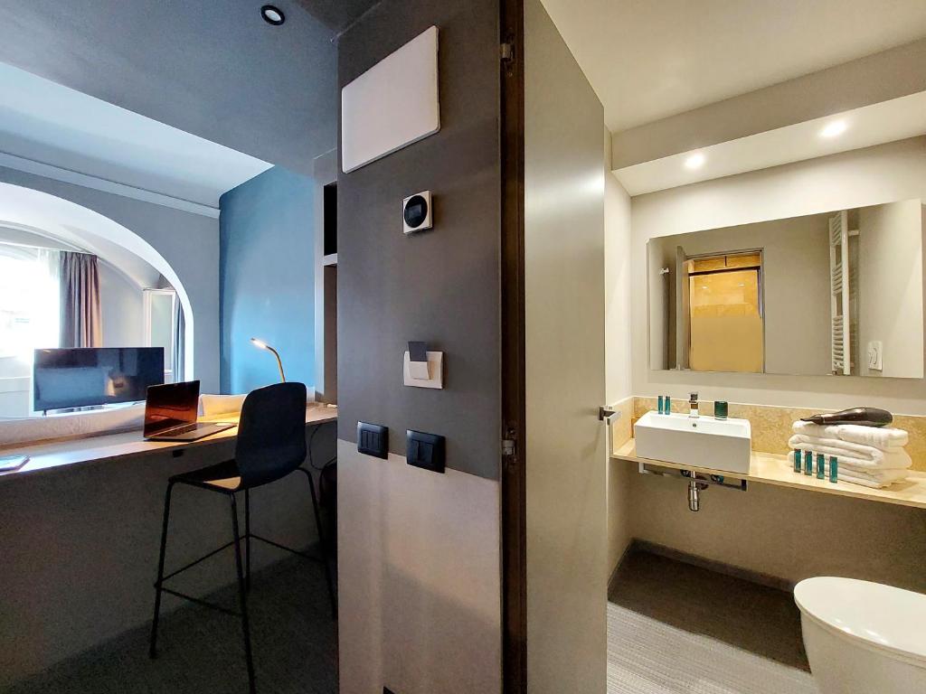 A bathroom at Vico Fashion District