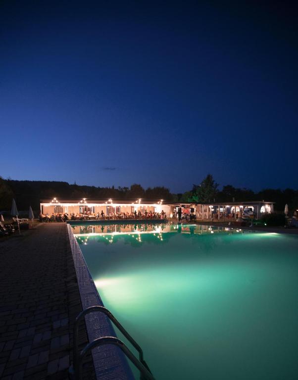 Bazén v ubytování Centro Vacanze - Garden River nebo v jeho okolí