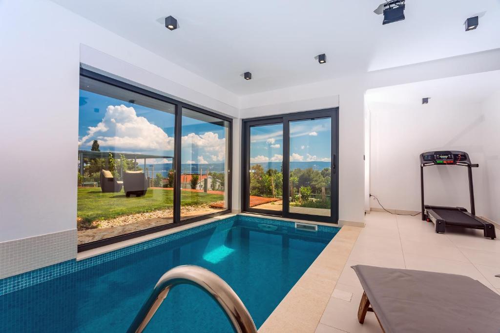 Bazén v ubytovaní Seaview holiday home Lemona alebo v jeho blízkosti