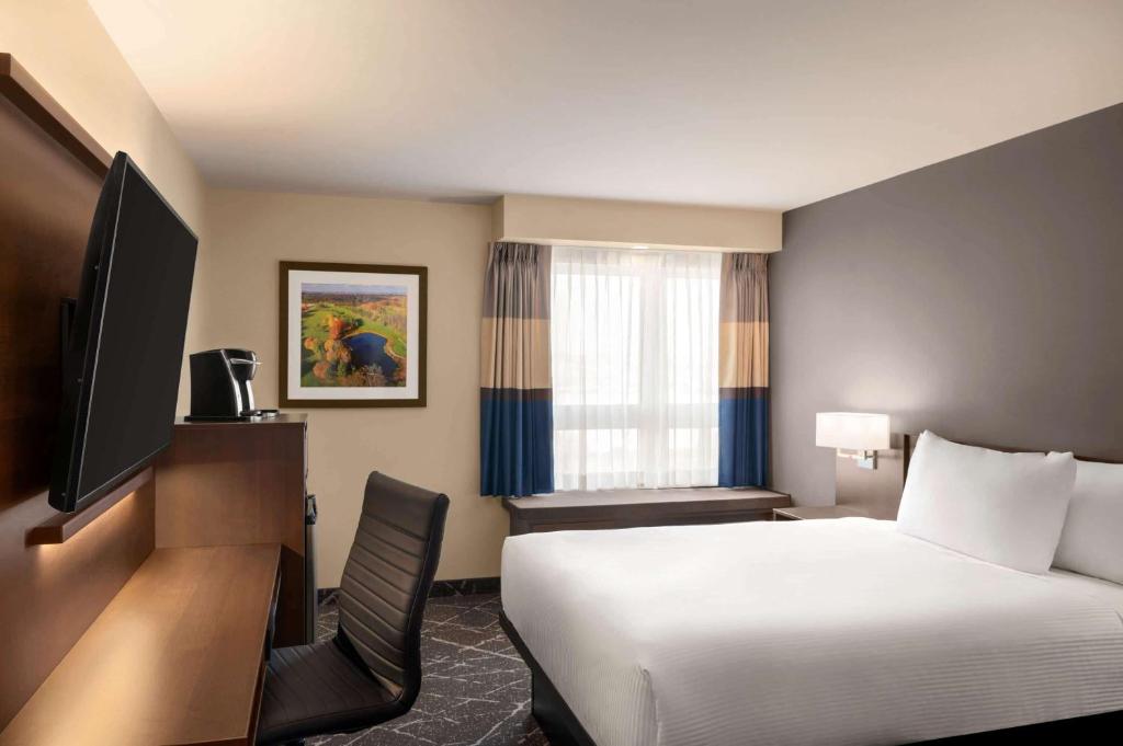 Microtel Inn & Suites by Wyndham Aurora - Queen Room - No Fumar