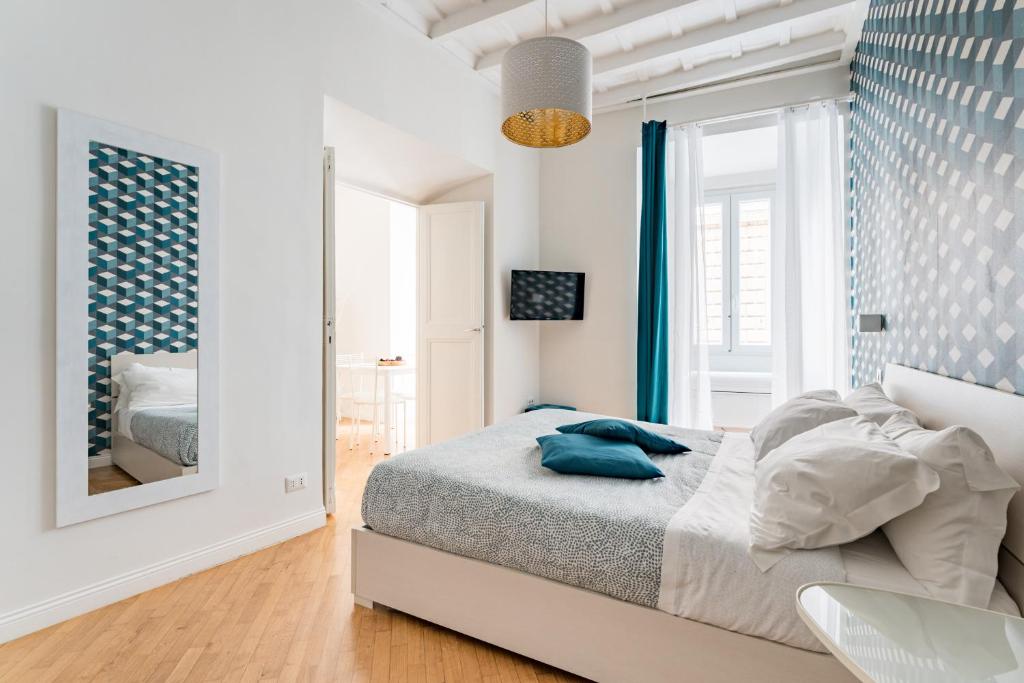 Кровать или кровати в номере FAMM Apartments - Charming and cozy Flat at Pantheon
