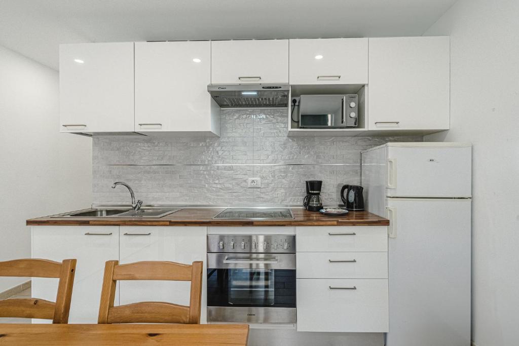 Kuchyňa alebo kuchynka v ubytovaní APARTAMENTO DE LUJO EN MARE VERDE