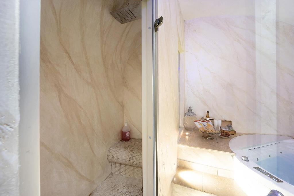 Kúpeľňa v ubytovaní La stanza segreta con spa privata