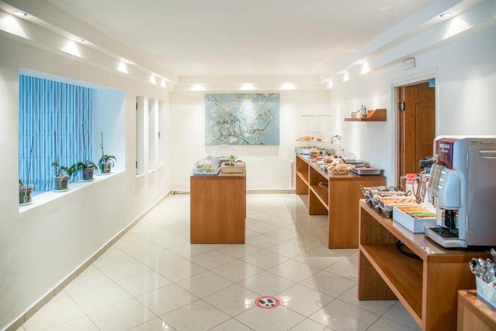 Kuchyň nebo kuchyňský kout v ubytování Hiona Holiday Hotel