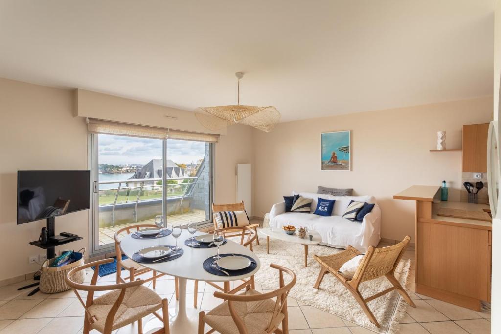 Posezení v ubytování HEOL - appartement 2 chambres - vue mer et parking
