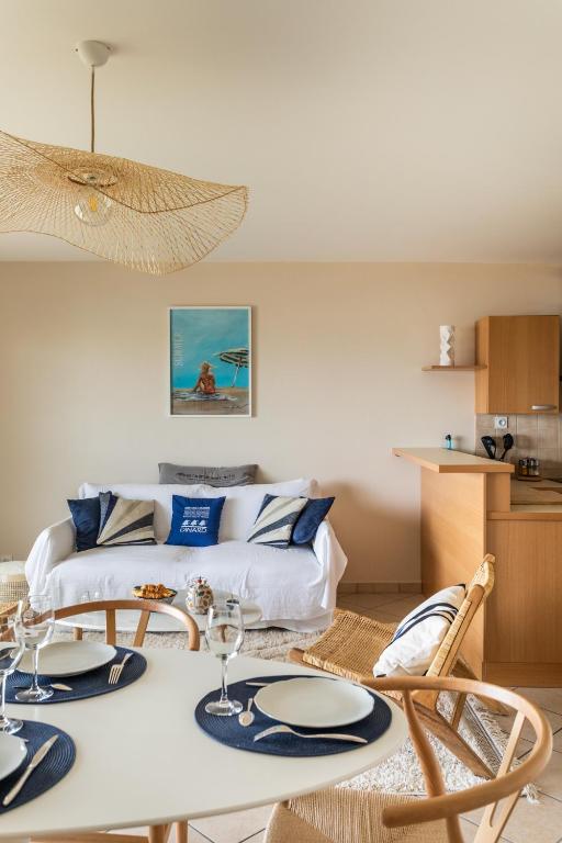 Kuchyň nebo kuchyňský kout v ubytování HEOL - appartement 2 chambres - vue mer et parking