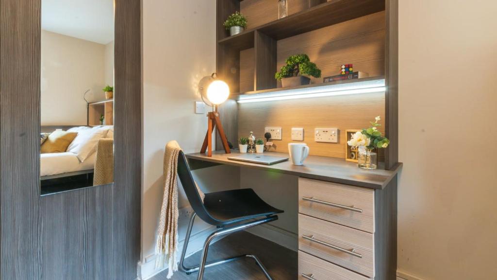 Homely Private Bedrooms at Oxford Court in Manchester - 