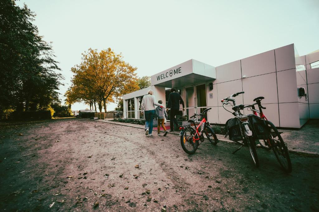 Jízda na kole v ubytování Travel Hotel Kruisem nebo okolí