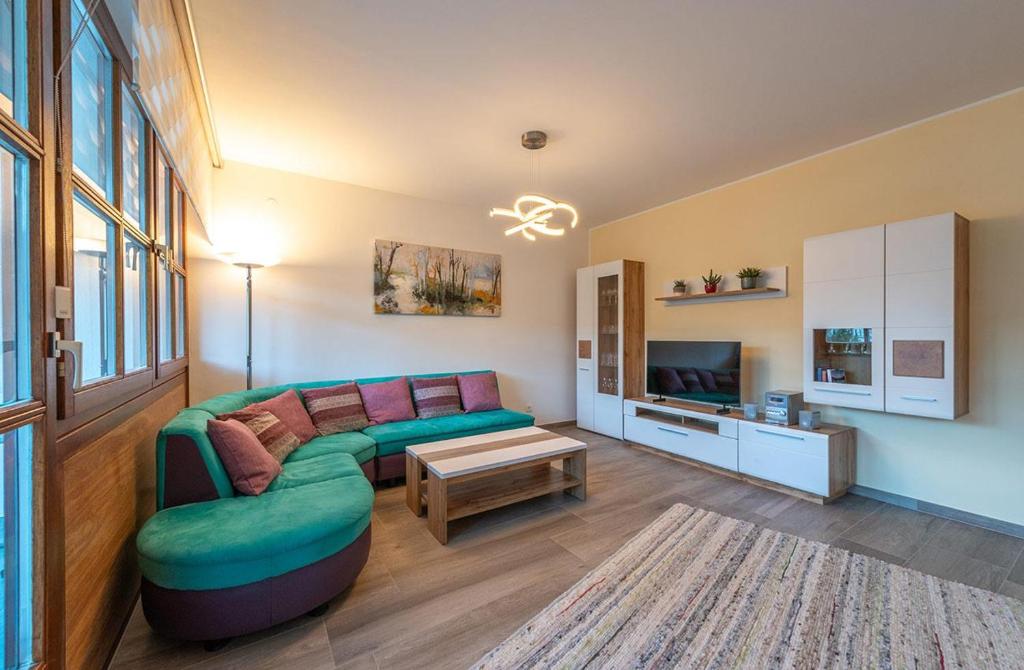 TV a/nebo společenská místnost v ubytování Ferienwohnung Kogelblick